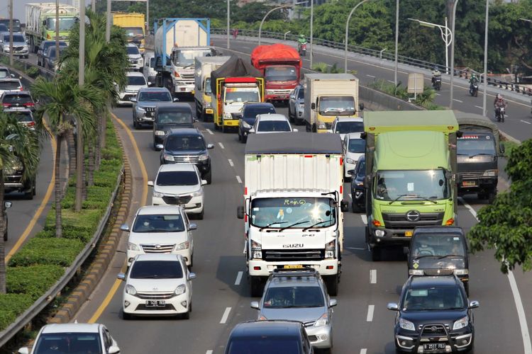 Ilustrasi arus mudik Lebaran 2022. Kementerian Perhubungan membuat aturan terkait operasional angkutan barang pada saat arus mudik dan arus balik di ruas jalan tol dan non tol.