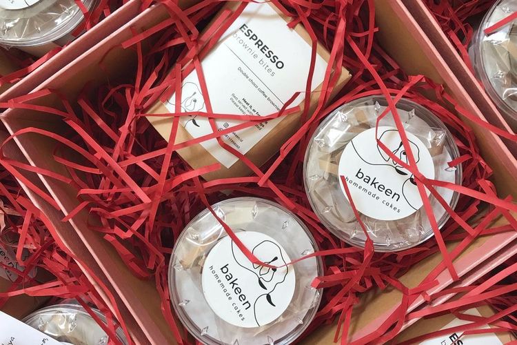 Gift box dari Bakeen.id berisi Brownie Bites dan soft-baked cookies. 