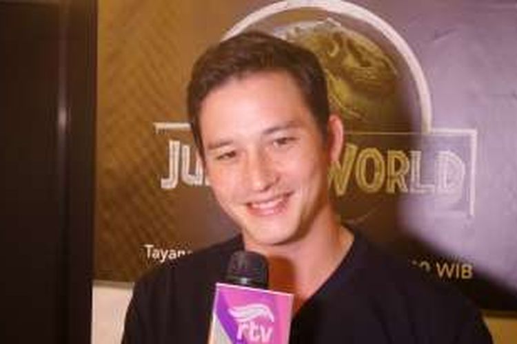 Mike Lewis diabadikan dalam acara peluncuran film Jurassic World versi bahasa Indonesia, di Hotel Grand Hyatt, Jakarta Pusat, Kamis (16/6/2016).
