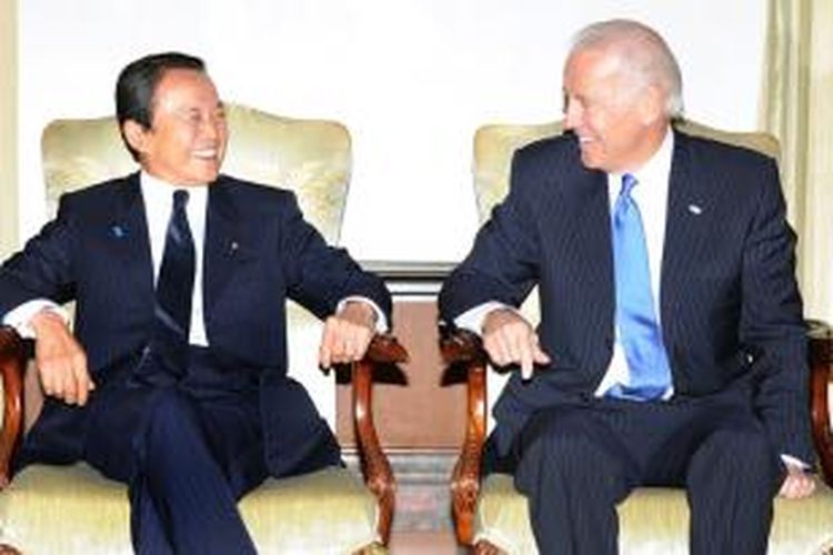 Wakil Presiden AS Joe Biden dan Deputi PM Jepang Taro Aso.