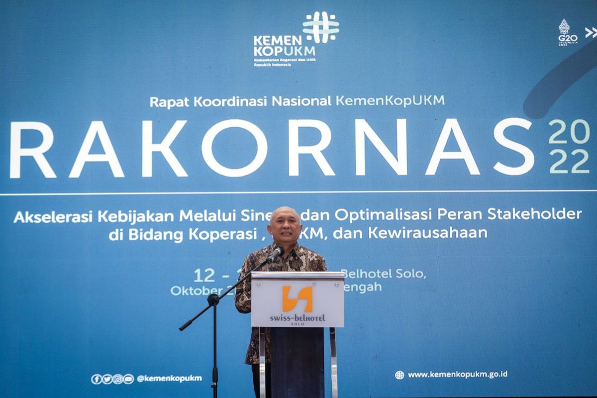 MenKopUKM Teten Masduki saat membuka Rakornas 2022 di Surakarta, Kamis (13/10/2022)