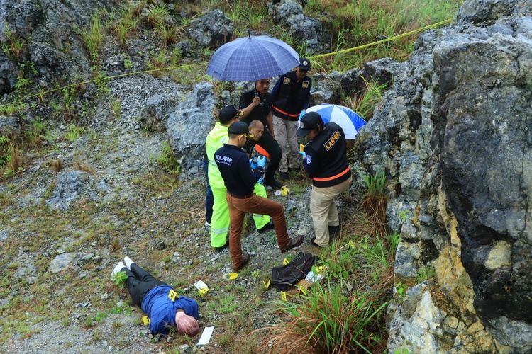 Tim yang dibentuk Polda Sumut bergerak cepat mengecek tempat kejadian perkara (TKP) ditemukannya jasad Bripka Arfan Saragih (AS) di Desa Simullop, Kelurahan Siogung-ogung, Kecamatan Pangururan, Kabupaten Samosir.