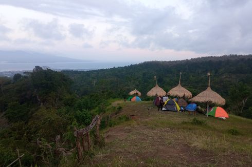 Bukit Sewu Sambang Banyuwangi, Camping Berlatar Pemandangan Pegunungan dan Selat Bali