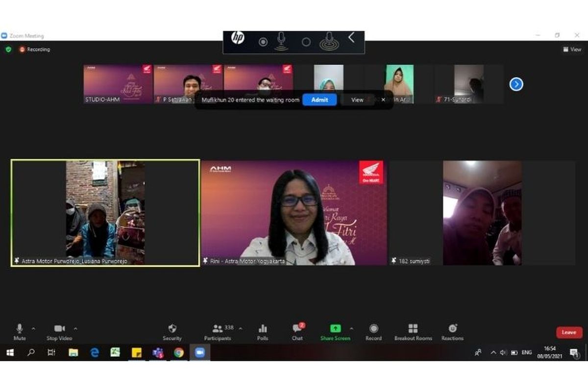 Live zoom meeting dan pemberian parsel keluarga konsumen di Yogyakarta.