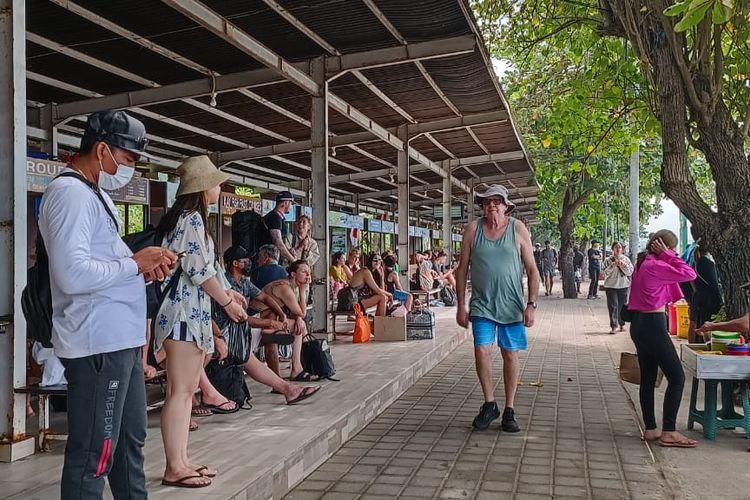 Suasana di Dermaga Penyebrangan pantai Sanur, Denpasar, Bali menuju Pulau Nusa Penida, Klungkung, Balipada Kamis (26/5/2022). Kompas.com/ Yohanes Valdi Seriang Ginta