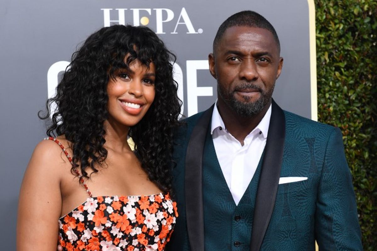 Aktor asal Inggris Idris Elba dan tunangannya model Sabrina Dhowre menghadiri Golden Globe Awards ke-76 di Beverly Hilton, California, pada 6 Januari 2019. 