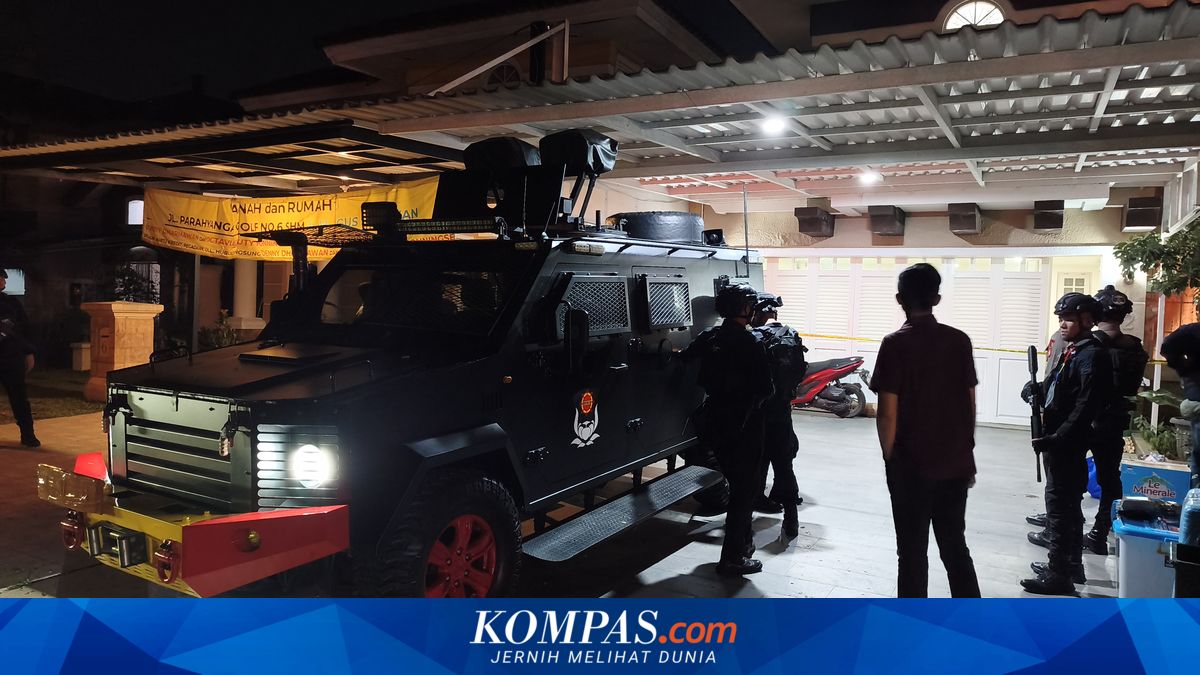 Geledah Rumah di Sentul Semalam Suntuk, Polisi Angkut Barang Bukti 74 Kg Emas Pakai Rantis Brimob