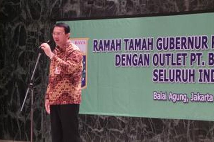 Gubernur DKI Jakarta Basuki Tjahaja Purnama saat memberi sambutan dalam kunjungan pengusaha PT Bintang Toedjoe, di Balai Agung, Balai Kota, Rabu (3/6/2015). 