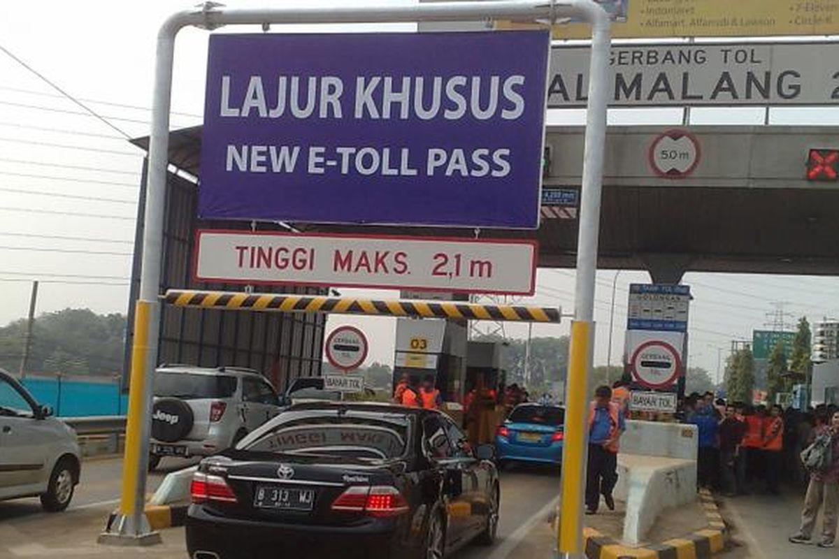 Pintu Tol Kalimalang II, Jakarta Timur yang sudah dipasang E-Toll Pass baru