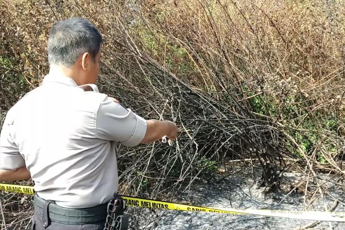 Penemuan jenazah dalam kondisi tulang belulang di sebuah lahan kosong, di Sungai Bambu, Tanjung Priok, Jakarta Utara, Rabu (8/8/2019).