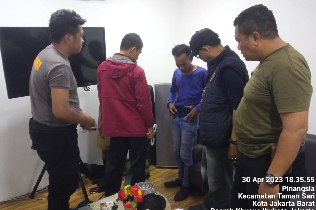 Pelaku penipuan dan perampasan di kawasan Kota Tua, Taman Sari, Jakarta Barat ditangkap polisi. 