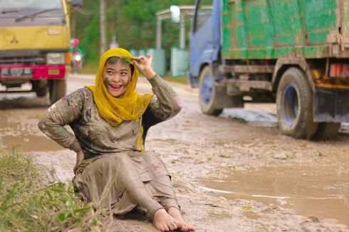 Fotonya di Jalan Rusak Viral, Ummu Hani Beberkan Proses Pembuatannya