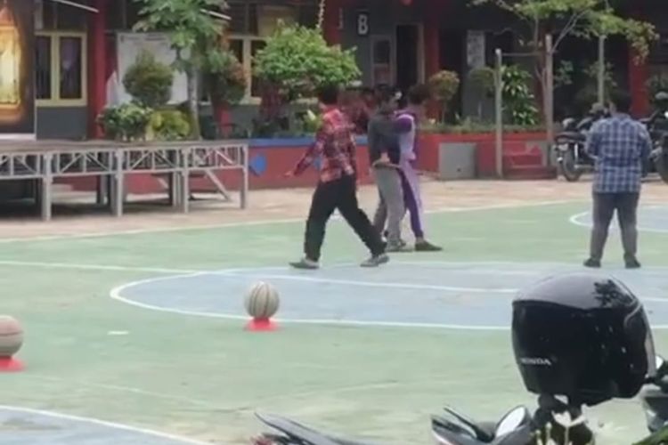 Siswa SMK di Samarinda Ngamuk Bawa Parang ke Sekolah Gegara Tak Terima Disuruh Push Up