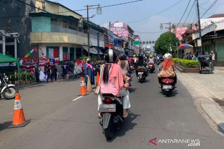 Kawasan di Jalan Mangunsarkoro, Kabupaten Cianjur, Jawa Barat kini diberlakukan sistem ganjil genap kendaraan.