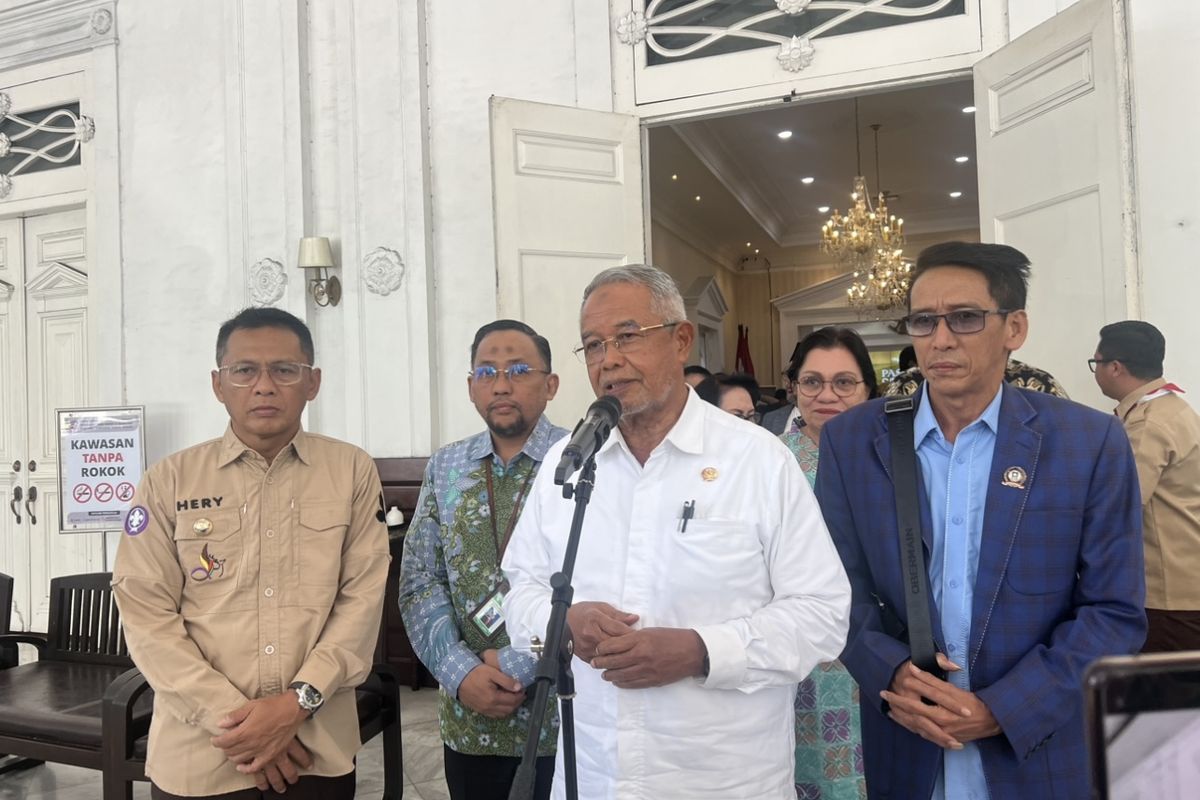 Komisi X DPR RI mengunjungi Pemerintah Kota (Pemkot) Bogor untuk membahas masalah pendidikan yang ada di Kota Bogor.