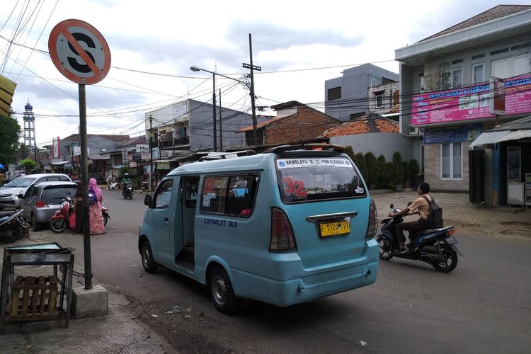 Mikrolet M32 yang melayabi rute Duren sawit tidak tahu dengan program Ok-Otrip, 29/11/2017