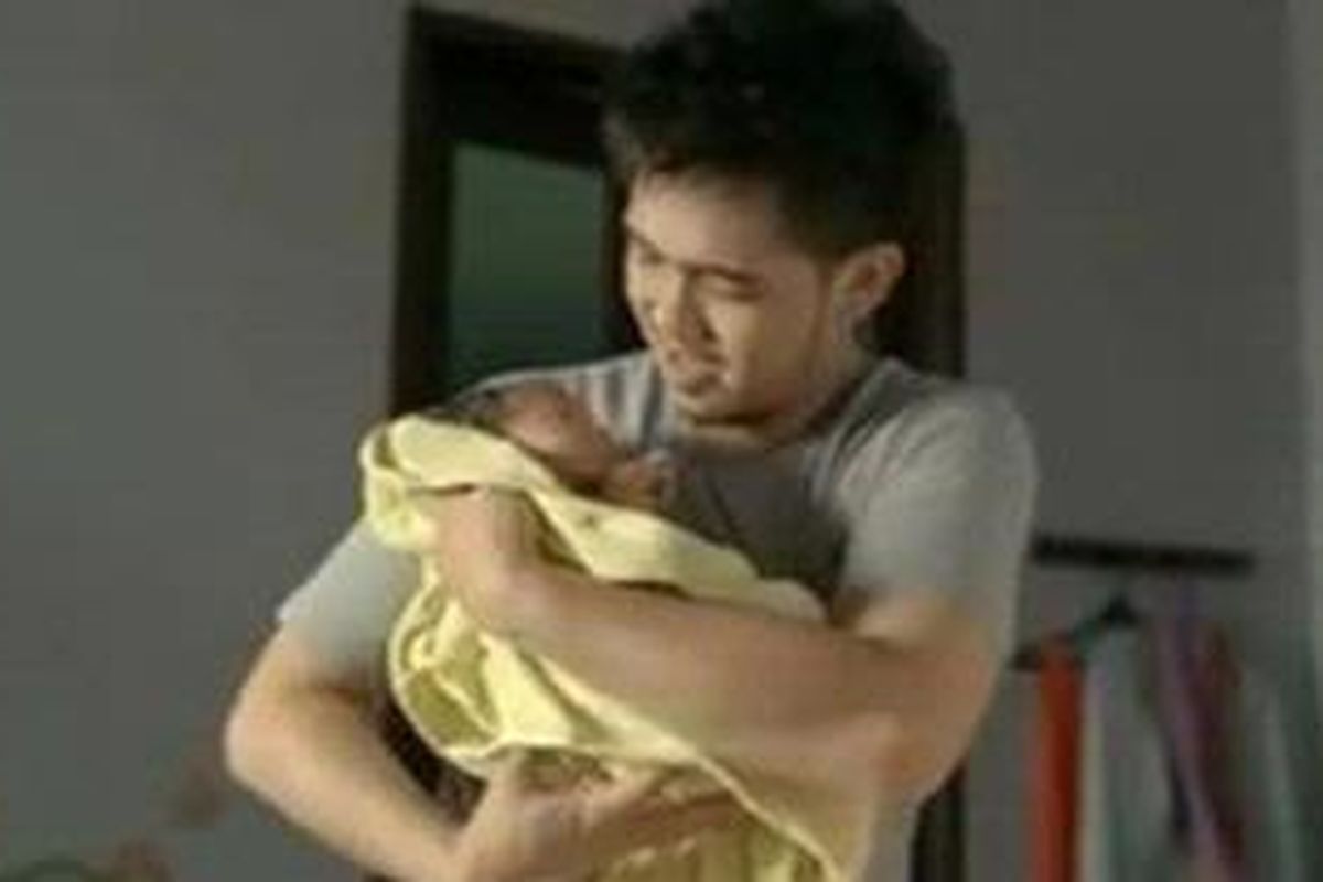 Sosok ayah juga berperan penting dalam keberhasilan memberikan ASI Eksklusif.