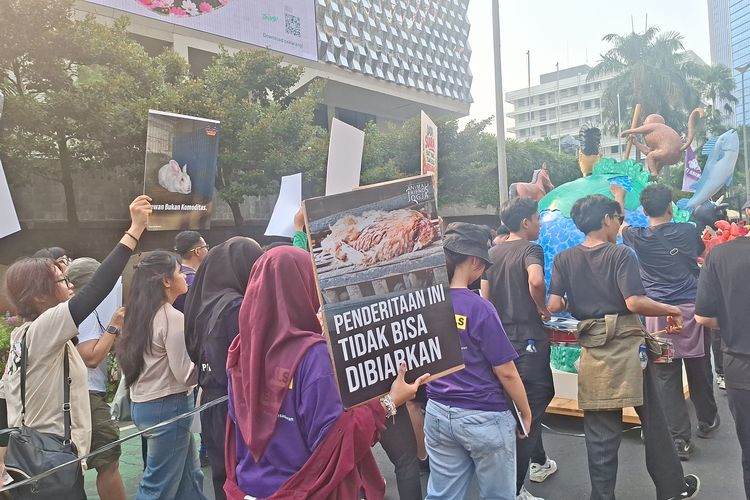 Puluhan Aktivis Gelar Animal March di Bundaran HI, Soroti Nasib Hewan yang Masih Dieksploitasi