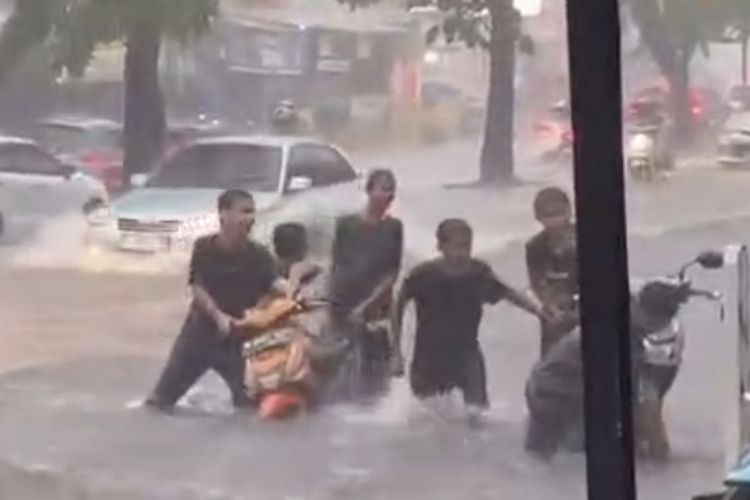 Banjir di Jalan Mayor Oking Bogor Jadi 
