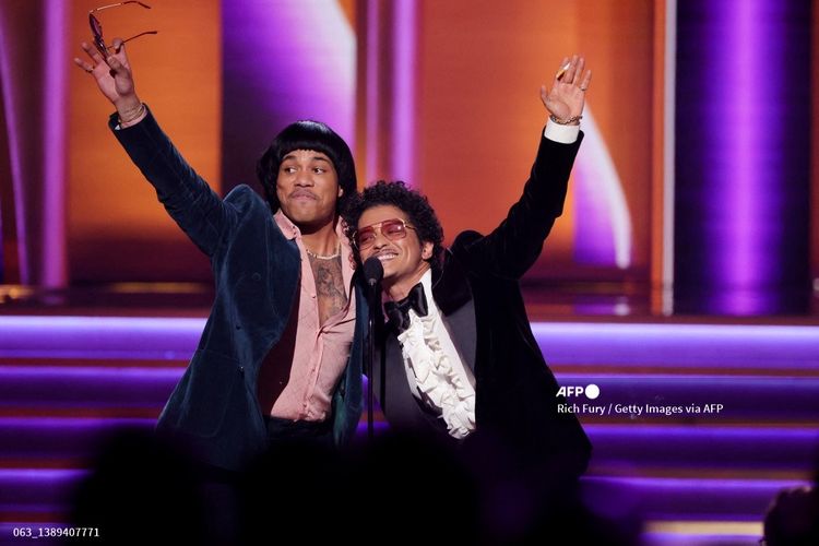 Silk Sonic yang beranggotakan Anderson .Paak dan Bruno Mars membawa pulang 4 penghargaan di Grammy Awards 2022