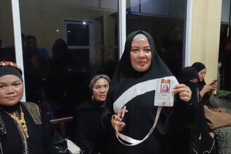 Kasus dugaan penipuan perjalanan haji oleh Travel Al Hijrah Nurul Jannah Kabupaten Barru, Sulawesi Selatan, terus berlanjut. Sejumlah jamaah datang ke Mapolres Barru untuk pemeriksaan saksi.