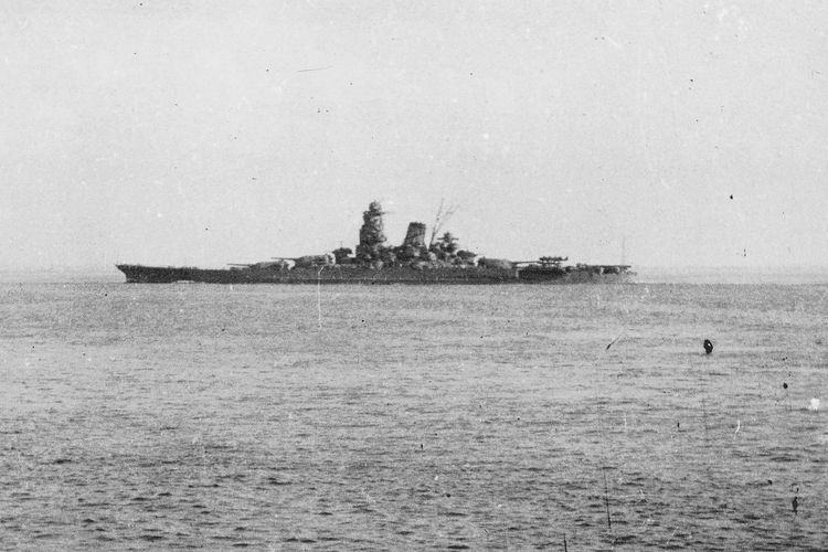 Kapal perang Musashi meninggalkan Borneo tahun 1944