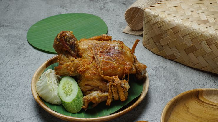 8 Tempat Makan Ayam Ingkung di Yogyakarta, Cocok untuk Makan Siang