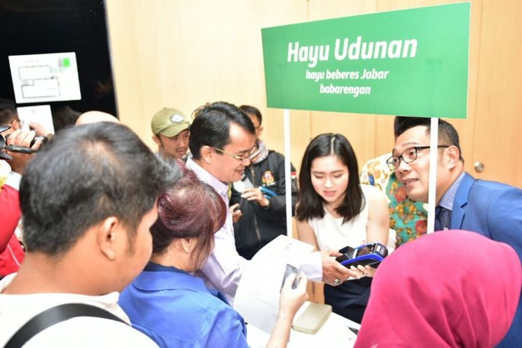 Kandidat gubernur Jawa Barat, Ridwan Kamil, saat hadir dalam acara gala dinner udunan warga yang digelar di Hotel Padma, Bandung, Senin (19/2/2018) malam.