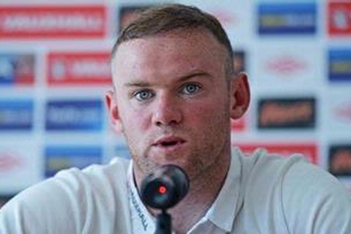 Striker Inggris, Wayne Rooney, dalam temu pers di Hotel Andel, Krakow, Polandia, Minggu(17/6/2012).