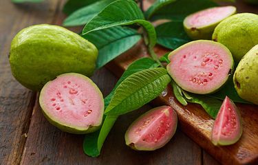 Jambu biji merah dan jambu biji putih, manakah yang lebih sehat?