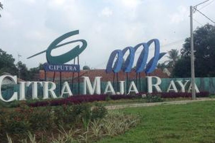 Pintu gerbang Citra Maja Raya, Maja, Lebak, Banten.
