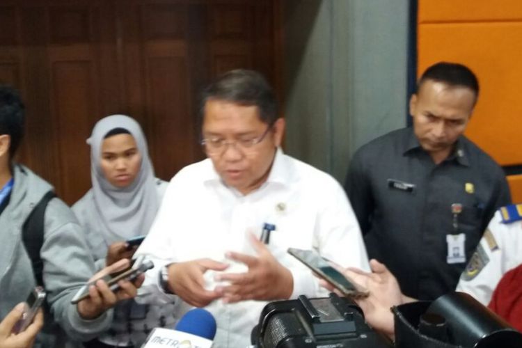 Menteri Komunikasi dan Informatika (Menkominfo) Rudiantara saat ditemui di Kantor Kementerian Perhubungan, Jakarta, Kamis (19/10/2017). 