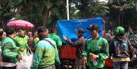 Warga Kirim Bantuan Logistik untuk Massa Demo 27 Agustus di DPR, Ojol Bantu Angkut