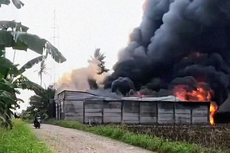 Ratusan Drum Minyak Kelapa Sawit Ditemukan di Gudang Terbakar di Pesawaran Lampung