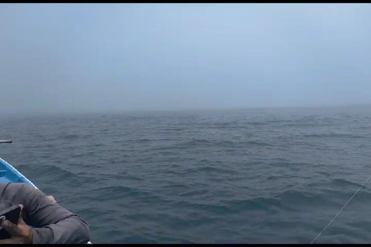 Suasana kabut tebal di tengah laut Pantai selatan Gunungkidul yang diabadikan nelayan.