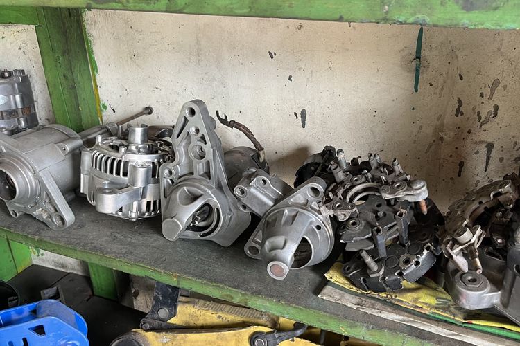 Bengkel dinamo starter mobil Sinar Saluyu, Lebak Bulus Jakarta.