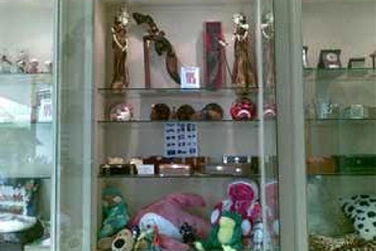 Aneka Kerajinan di Jabar Craft Center