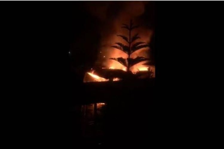 Kericuhan telah terjadi di Lapas Klas II A Jambi, Rabu (1/3/2017) sekitar pukul 21.00 WIB. Narapidana melakukan pembakaran terhadap salah satu ruangan.
