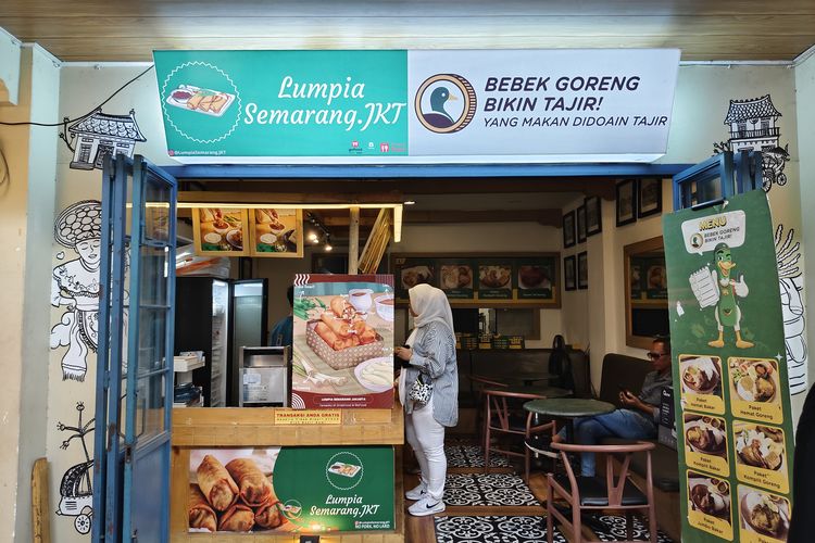 Lumpia Semarang-JKT, tempat makan halal di Pecinan Glodok, Kamis (18/1/2024). 
