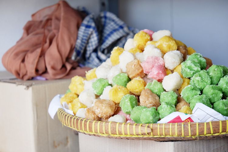 Ilustrasi geplak, kudapan manis khas Bantul Yogyakarta. 