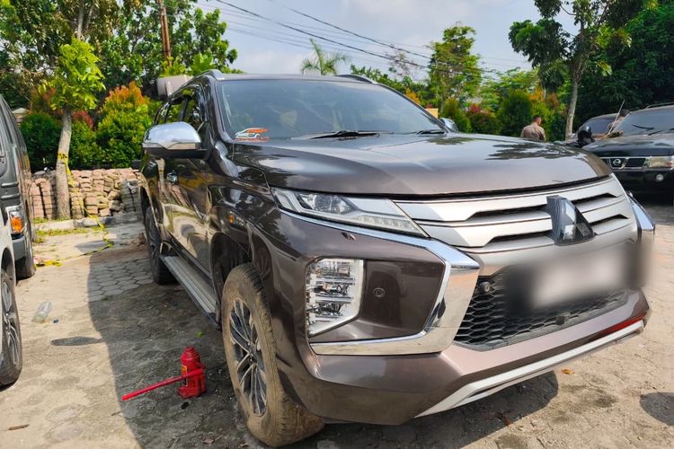 KPK Sita 1 Unit Mobil Pajero Sport dari Istri Bupati Kuansing
