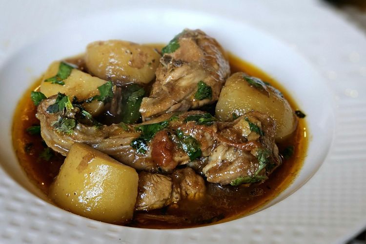 Resep Semur Ayam Kecap Gurih dan Sederhana untuk Menu Sarapan Praktis 