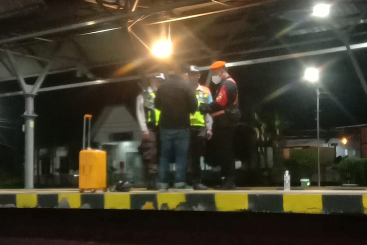 Tangkapan layar unggahan soal penumpang tertinggal kereta api di Stasiun Yogyakarta.