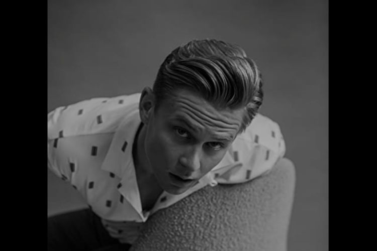 Aktor Billy Magnussen, bintang film No Time to Die.