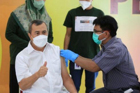 Riau Mulai Bagikan Vaksin Booster, Gubernur yang Pertama Disuntik