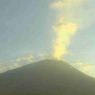 Gunung Ile Lewotolok Terus Bergemuruh hingga Kamis Siang