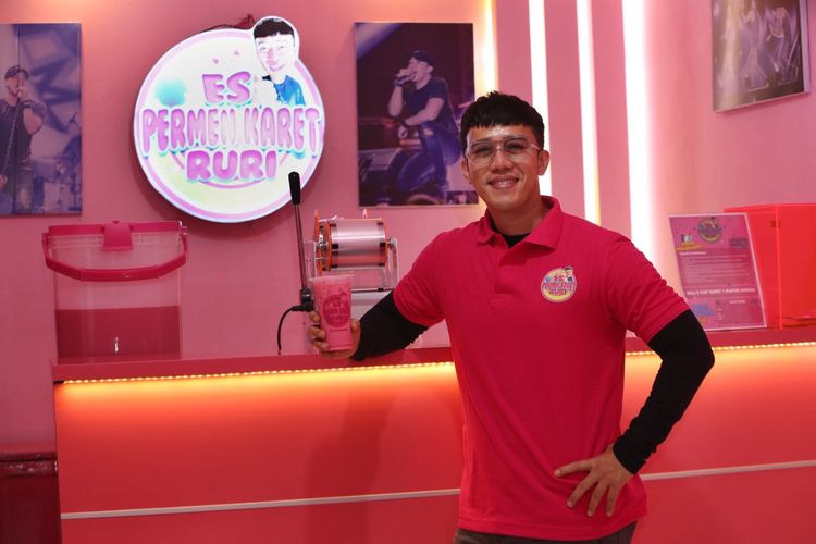 Selain Ngeband, Ruri Repvblik Kini Fokus dengan Bisnis Es Permen Karet