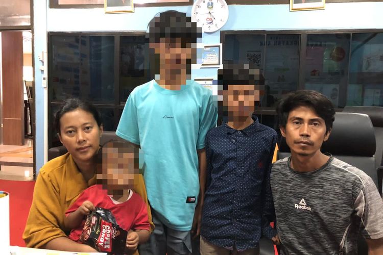 Kehabisan Ongkos Mudik, Pasutri dan 3 Anaknya Terdampar di Pelabuhan Tanjung Perak