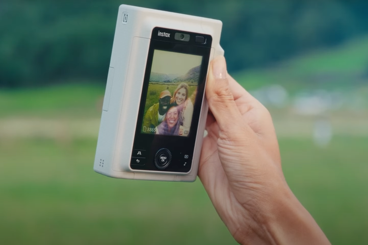 Selfie dengan InstaX Mini Liplay Plus