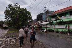 Angin Puting Beliung di Gresik Buat Ratusan Rumah Hingga Atap SPBU Rusak